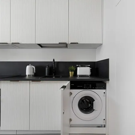 Апартаменты Stylish In The Center With Air Conditioning And Parking By Renters