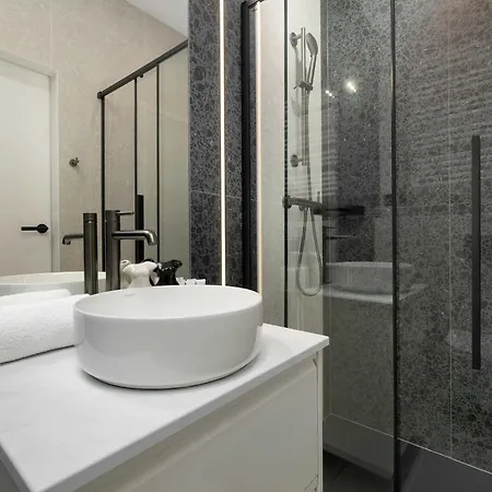 Stylish In The Center With Air Conditioning And Parking By Renters Апартаменты
