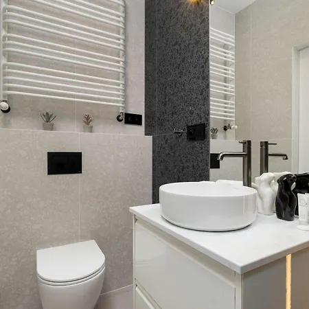 Stylish In The Center With Air Conditioning And Parking By Renters *
